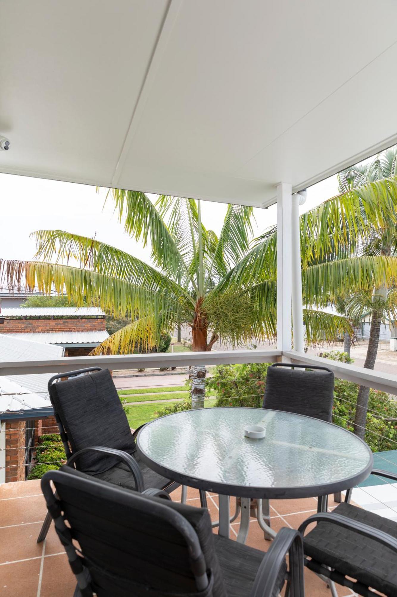 Palm View Holiday Apartments Bowen Exterior photo
