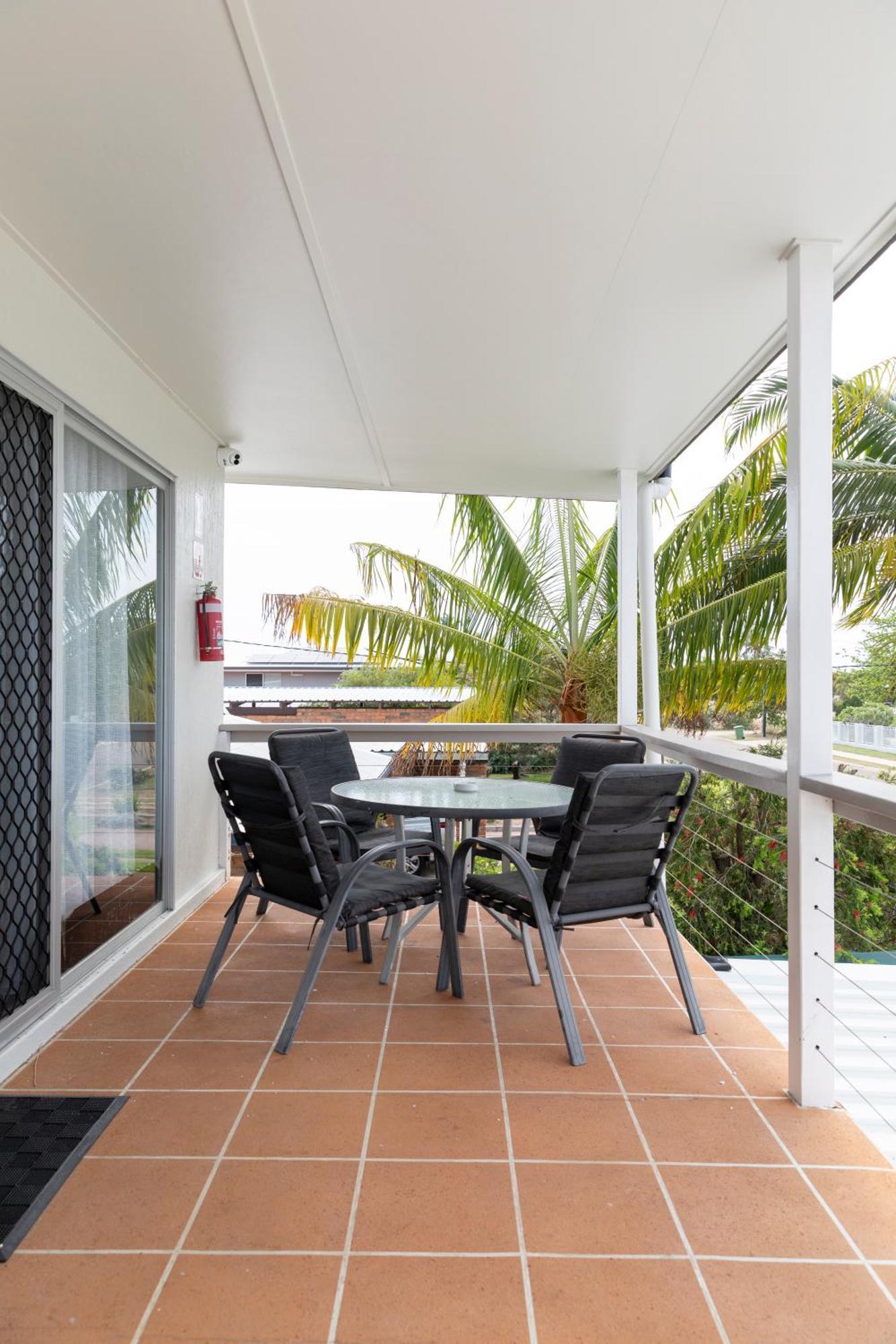Palm View Holiday Apartments Bowen Exterior photo