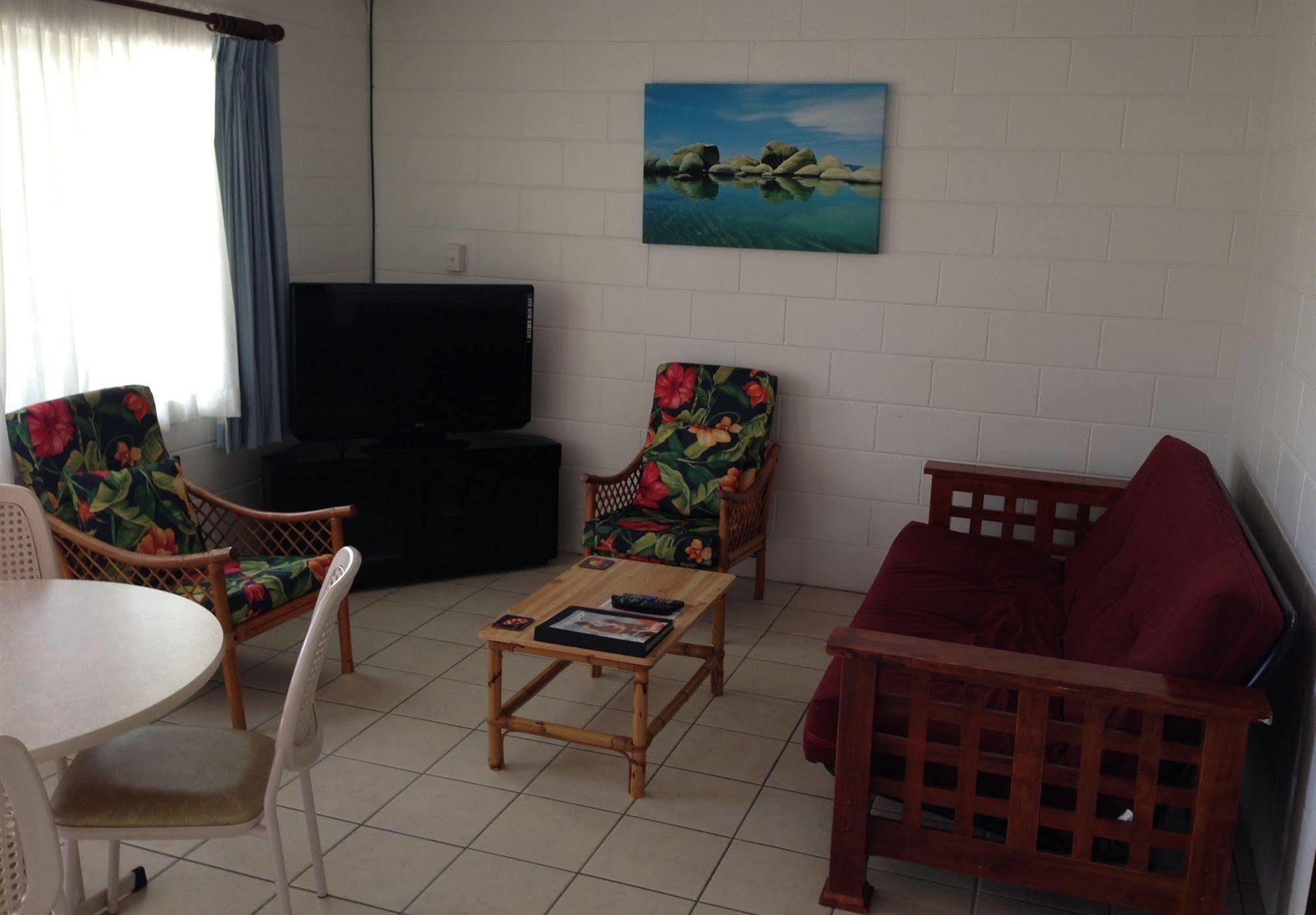 Palm View Holiday Apartments Bowen Exterior photo
